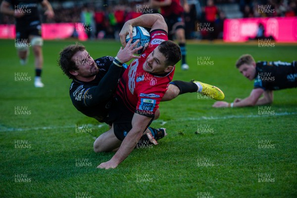 261222 - Dragons RFC v Cardiff Rugby - United Rugby Championship - Tomos Williams of Cardiff Rugby beats the tackle of Rhodri Williams of Dragons to score