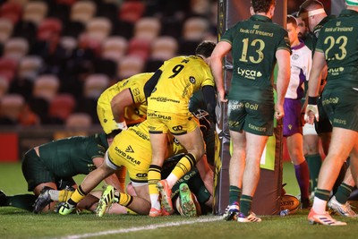 201225 - Dragons RFC v Connacht - United Rugby Championship - Oli Burrows of Dragons scores a try
