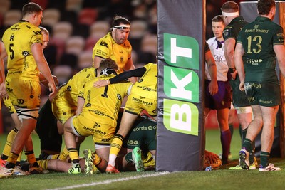 201225 - Dragons RFC v Connacht - United Rugby Championship - Oli Burrows of Dragons scores a try