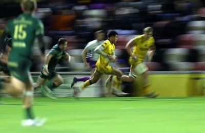 201225 - Dragons RFC v Connacht - United Rugby Championship - Rio Dyer of Dragons makes a break