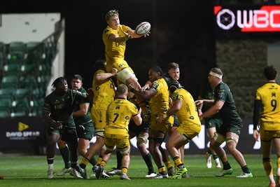 201225 - Dragons RFC v Connacht - United Rugby Championship - Ryan Woodman of Dragons wins the line-out