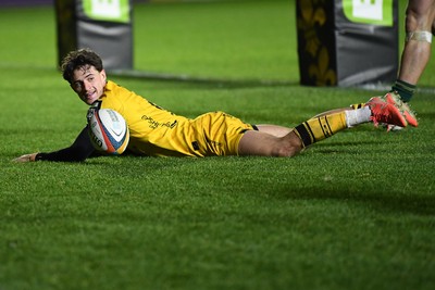 201225 - Dragons RFC v Connacht - United Rugby Championship - Che Hope of Dragons scores a try