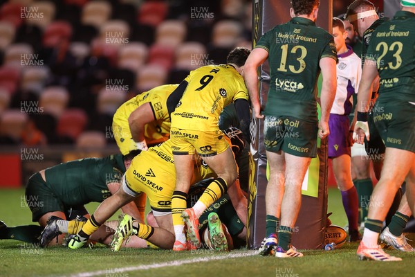 201225 - Dragons RFC v Connacht - United Rugby Championship - Oli Burrows of Dragons scores a try