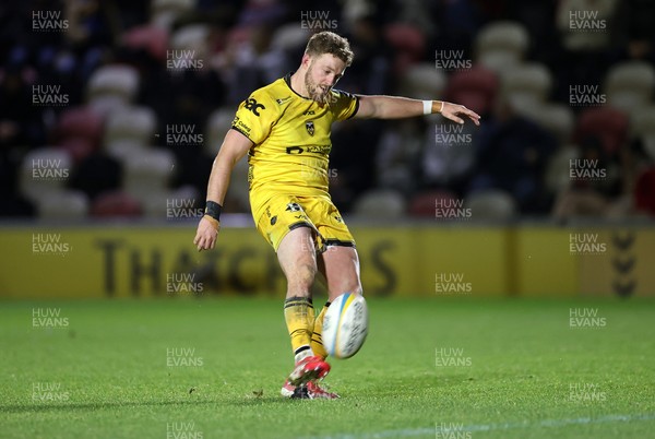 201225 - Dragons RFC v Connacht - United Rugby Championship - Angus O'Brien of Dragons kicks the conversion