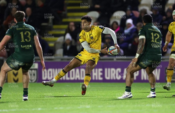 201225 - Dragons RFC v Connacht - United Rugby Championship - Rio Dyer of Dragons 