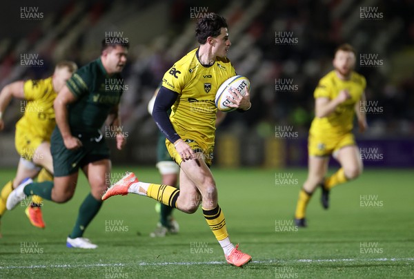 201225 - Dragons RFC v Connacht - United Rugby Championship - Che Hope of Dragons makes a break to score a try