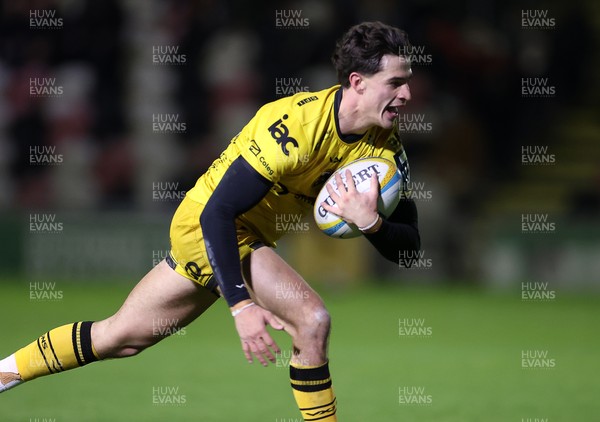 201225 - Dragons RFC v Connacht - United Rugby Championship - Che Hope of Dragons makes a break to score a try