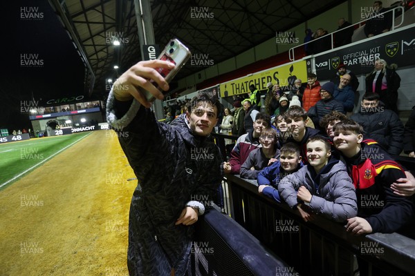 201225 - Dragons RFC v Connacht - United Rugby Championship - Che Hope of Dragons with fans at full time
