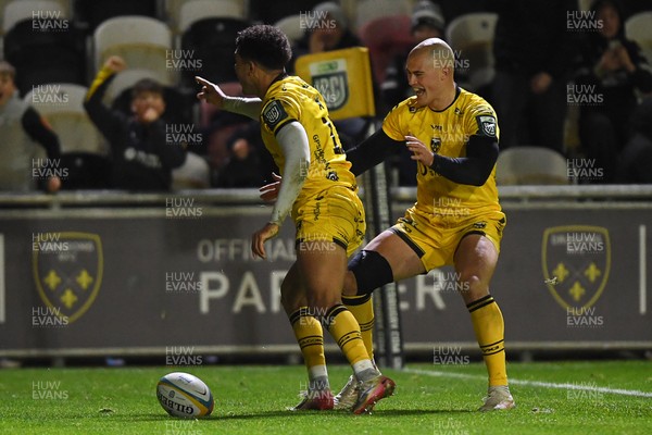 201225 - Dragons RFC v Connacht - United Rugby Championship - Rio Dyer of Dragons celebrates scoring a try with team mates