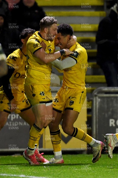 201225 - Dragons RFC v Connacht - United Rugby Championship - Rio Dyer of Dragons celebrates scoring a try with team mates