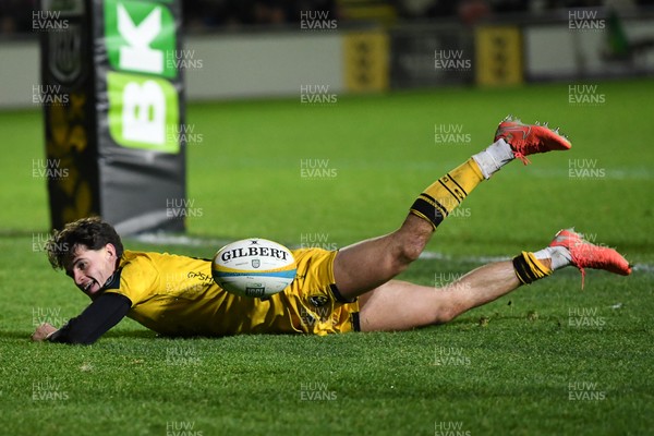 201225 - Dragons RFC v Connacht - United Rugby Championship - Che Hope of Dragons scores a try