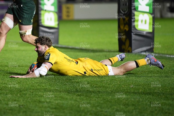 201225 - Dragons RFC v Connacht - United Rugby Championship - Thomas Young of Dragons scores a try but to is later disallowed