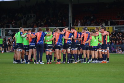 090526 - Dragons RFC v Edinburgh Rugby - United Rugby Championship - Players of Edinburgh huddle during the warm up