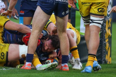 090526 - Dragons RFC v Edinburgh Rugby - United Rugby Championship - Ewan Ashman of Edinburgh scores a try