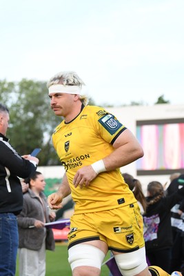 090526 - Dragons RFC v Edinburgh Rugby - United Rugby Championship - Aaron Wainwright of Dragons runs out on his last Dragons appearance