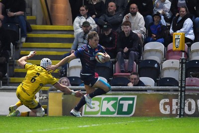090526 - Dragons RFC v Edinburgh Rugby - United Rugby Championship - Duhan Van Der Merwe of Edinburgh runs in to score a try