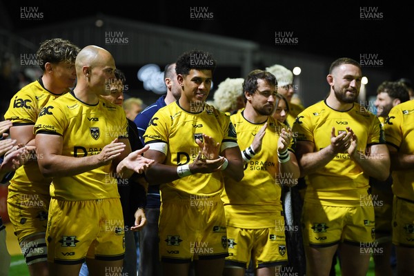 090526 - Dragons RFC v Edinburgh Rugby - United Rugby Championship - Dragons players applaud the leavers at full time
