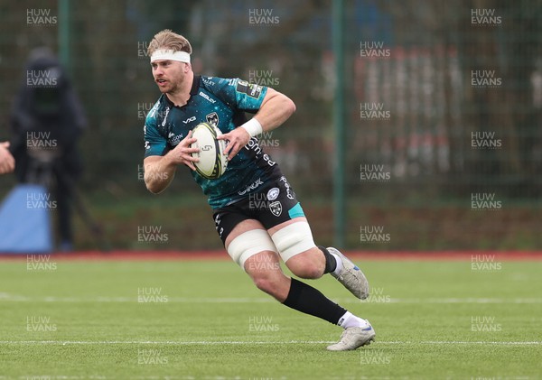 220123 - Dragons RFC v Emirates Lions, EPCR Challenge Cup - Aaron Wainwright of Dragons breaks