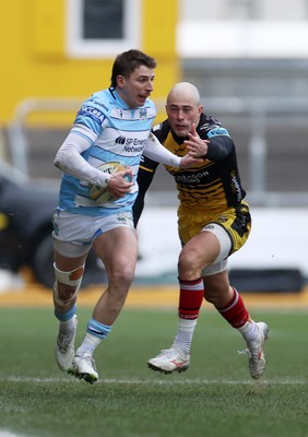 160225 - Dragons RFC v Glasgow Warriors - United Rugby Championship - Sebastian Cancelliere of Glasgow is challenged by Jared Rosser of Dragons 