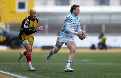 160225 - Dragons RFC v Glasgow Warriors - United Rugby Championship - Sebastian Cancelliere of Glasgow is challenged by Jared Rosser of Dragons 