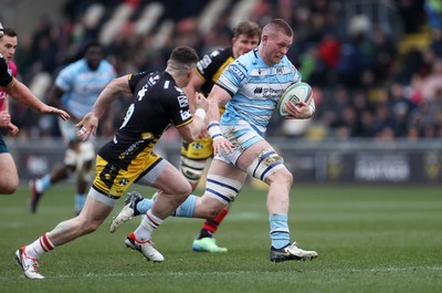 160225 - Dragons RFC v Glasgow Warriors - United Rugby Championship - Jack Mann of Glasgow is challenged by Dane Blacker of Dragons 