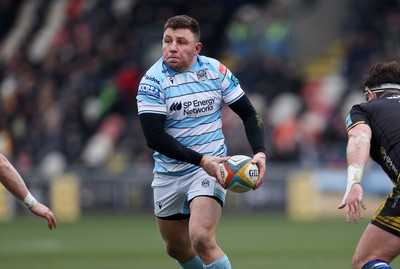 160225 - Dragons RFC v Glasgow Warriors - United Rugby Championship - Duncan Weir of Glasgow 