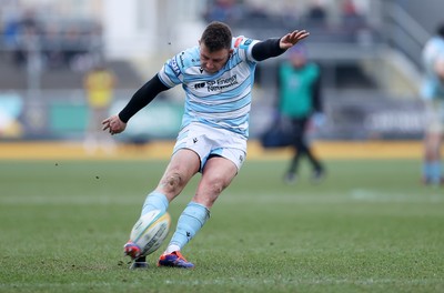 160225 - Dragons RFC v Glasgow Warriors - United Rugby Championship - Duncan Weir of Glasgow kicks the conversion