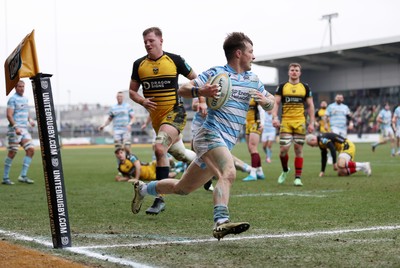 160225 - Dragons RFC v Glasgow Warriors - United Rugby Championship - George Horne of Glasgow runs in to score a try