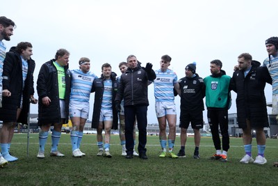 160225 - Dragons RFC v Glasgow Warriors - United Rugby Championship - Glasgow Head Coach Franco Smith speaks in the Glasgow team huddle at full time