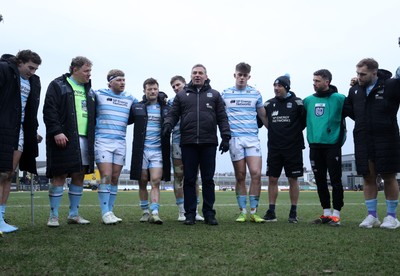 160225 - Dragons RFC v Glasgow Warriors - United Rugby Championship - Glasgow Head Coach Franco Smith speaks in the Glasgow team huddle at full time