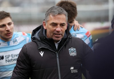 160225 - Dragons RFC v Glasgow Warriors - United Rugby Championship - Glasgow Head Coach Franco Smith speaks in the Glasgow team huddle at full time