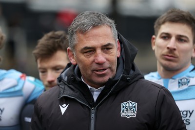 160225 - Dragons RFC v Glasgow Warriors - United Rugby Championship - Glasgow Head Coach Franco Smith speaks in the Glasgow team huddle at full time