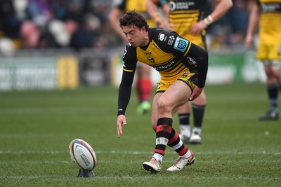 160225 - Dragons RFC v Glasgow Warriors - United Rugby Championship - Lloyd Evans of Dragons kicks a penalty