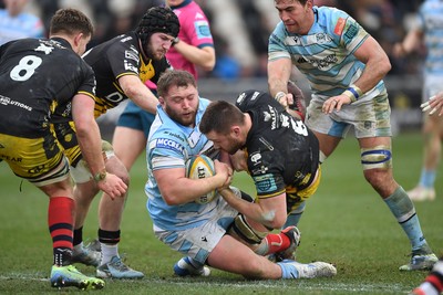 160225 - Dragons RFC v Glasgow Warriors - United Rugby Championship - Nathan McBeth of Glasgow Warriors is challenged by Shane Lewis-Hughes of Dragons