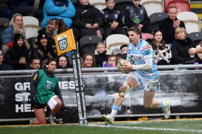 160225 - Dragons RFC v Glasgow Warriors - United Rugby Championship - Sebastian Cancellere of Glasgow Warriors scores a try