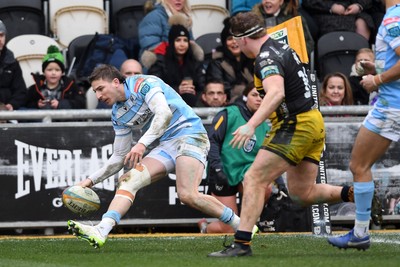 160225 - Dragons RFC v Glasgow Warriors - United Rugby Championship - Sebastian Cancellere of Glasgow Warriors scores a try