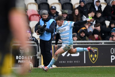 160225 - Dragons RFC v Glasgow Warriors - United Rugby Championship - Duncan Weir of Glasgow Warriors kicks the conversion\