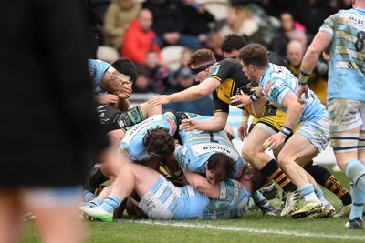 160225 - Dragons RFC v Glasgow Warriors - United Rugby Championship - Shane Lewis-Hughes of Dragons scores a try