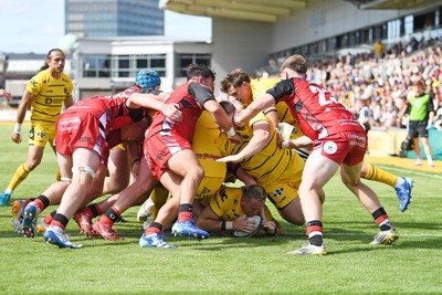 050926 - Dragons RFC v Hartpury, Preseason Friendly - Elliot Dee of Dragons scores a try