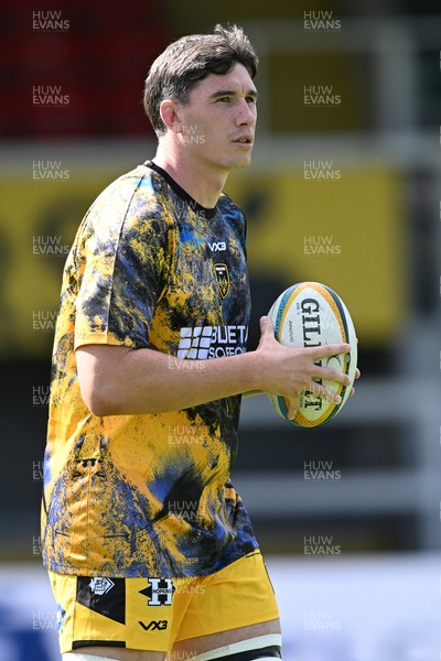 050926 - Dragons RFC v Hartpury, Preseason Friendly - Dragons players warm up
