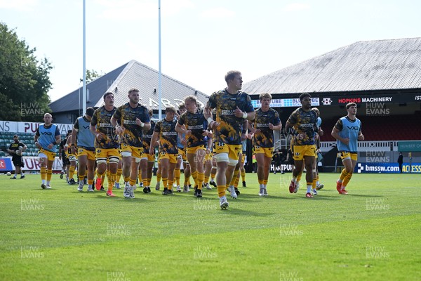 050926 - Dragons RFC v Hartpury, Preseason Friendly - Dragons run towards supporters after the warmup