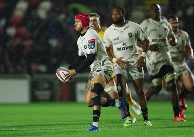 031025 - Dragons RFC v Hollywoodbets Sharks, United Rugby Championship - Edwill van der Merwe of Hollywoodbets Sharks charges forward