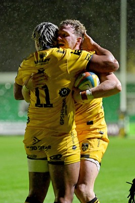 031025 - Dragons RFC v Hollywoodbets Sharks - United Rugby Championship - Angus O'Brien of Dragons celebrates scoring a try with team mates