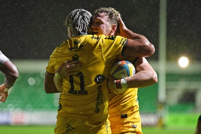 031025 - Dragons RFC v Hollywoodbets Sharks - United Rugby Championship - Angus O'Brien of Dragons celebrates scoring a try with team mates
