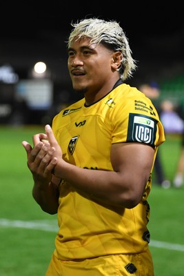 031025 - Dragons RFC v Hollywoodbets Sharks - United Rugby Championship - Fine Inisi of Dragons applauding fans at full time
