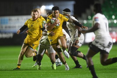 031025 - Dragons RFC v Hollywoodbets Sharks - United Rugby Championship - Fetuli Paea of Dragons is challenged by Fez Mbatha of Sharks