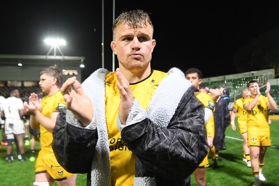 031025 - Dragons RFC v Hollywoodbets Sharks - United Rugby Championship - Shane Lewis-Hughes of Dragons applauding fans at full time