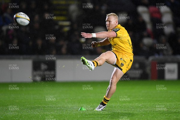031025 - Dragons RFC v Hollywoodbets Sharks - United Rugby Championship - Tinus De Beer of Dragons kicks the conversion