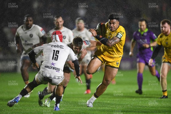 031025 - Dragons RFC v Hollywoodbets Sharks - United Rugby Championship - Fetuli Paea of Dragons is challenged by Edwill van der Merwe of Sharks