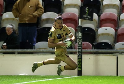 141225 - Dragons RFC v Lyon Olympique Universitaire - European Rugby Challenge Cup - Arthur Mathiron of Lyon scores a try